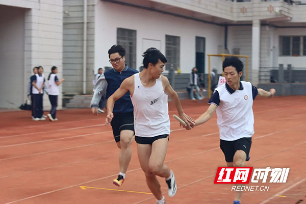 以汗水为墨, 烈的角逐后, 全场爆发出 以汗水为墨, 烈的角逐后, 全场爆发出